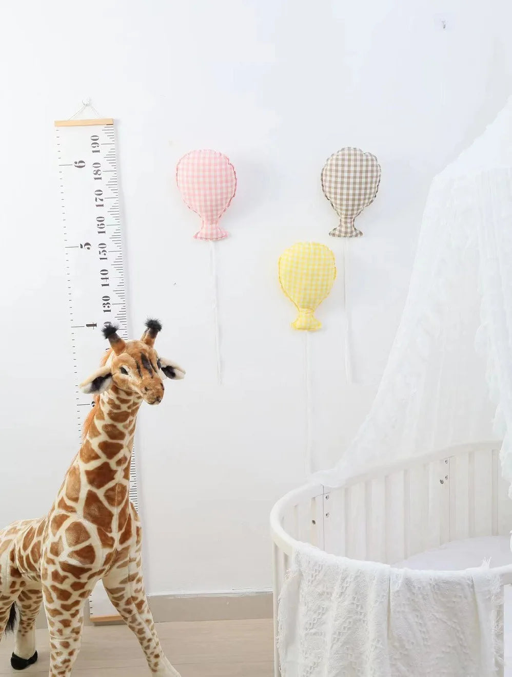 Plaid Balloon Shape Wall Pillow Decoration