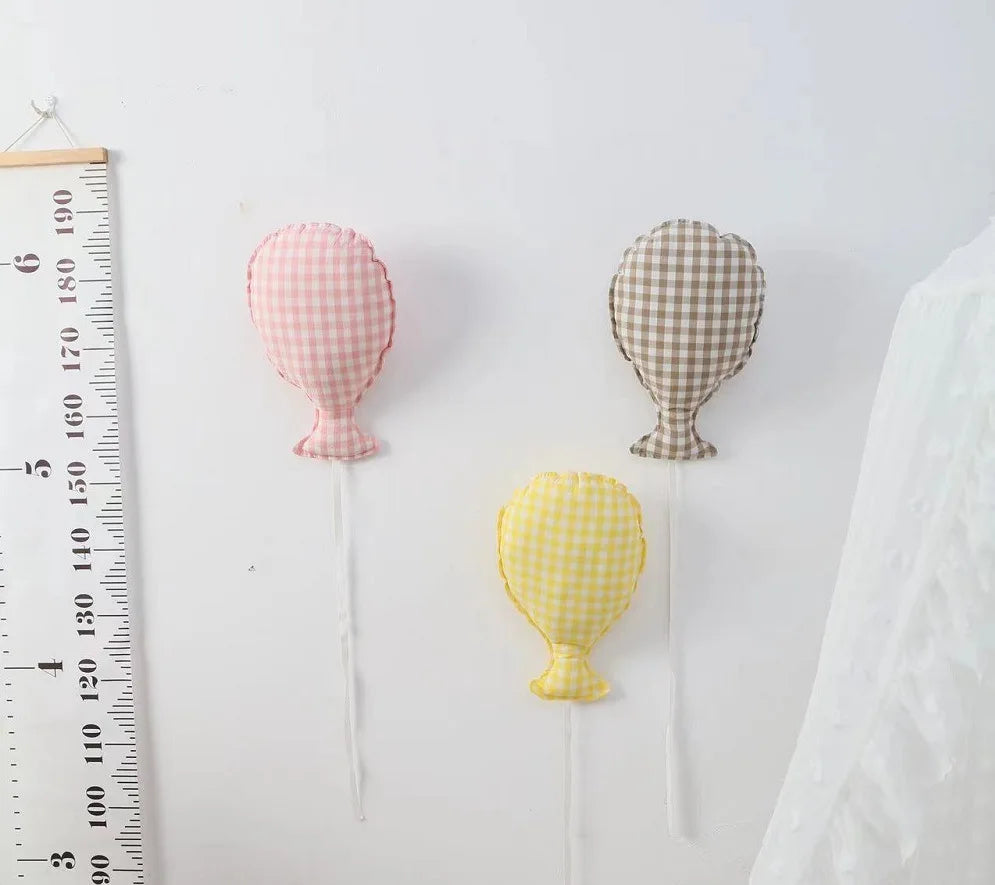 Plaid Balloon Shape Wall Pillow Decoration